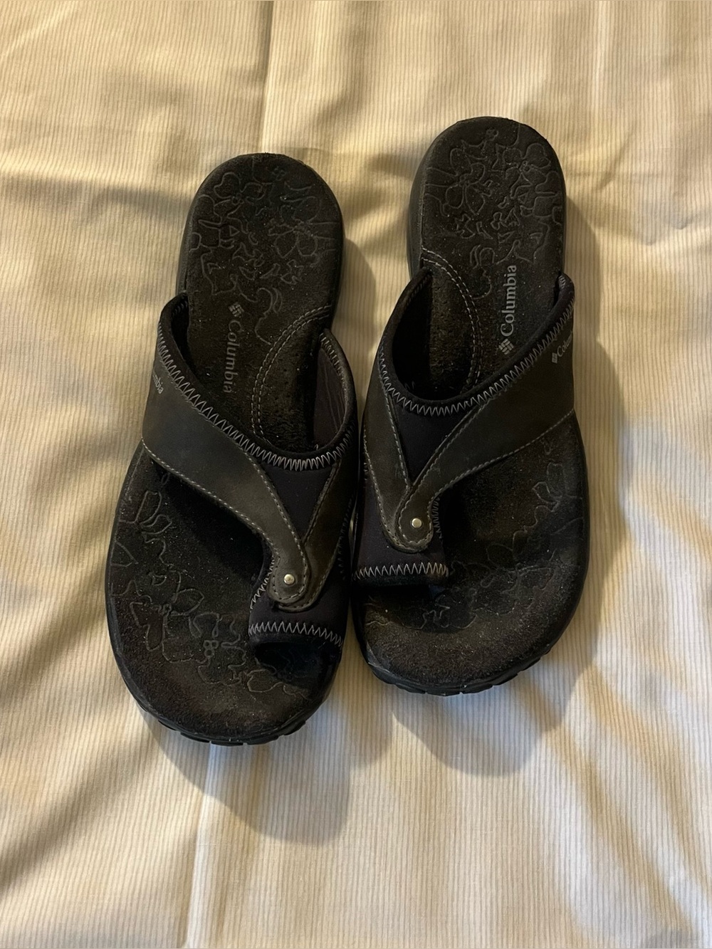 Columbia Black/Brown Women's Thong Sandals with Floral Footbed Size 7